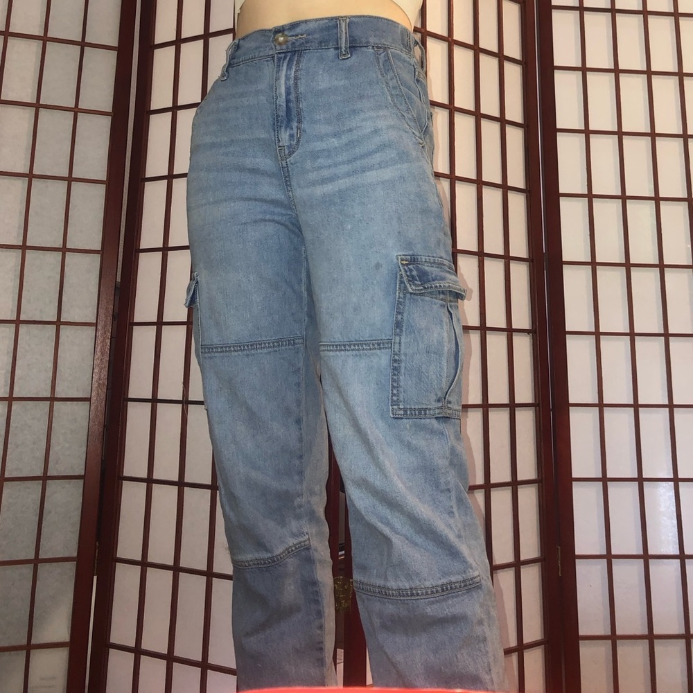 baggy light wash american eagle jeans 🌻